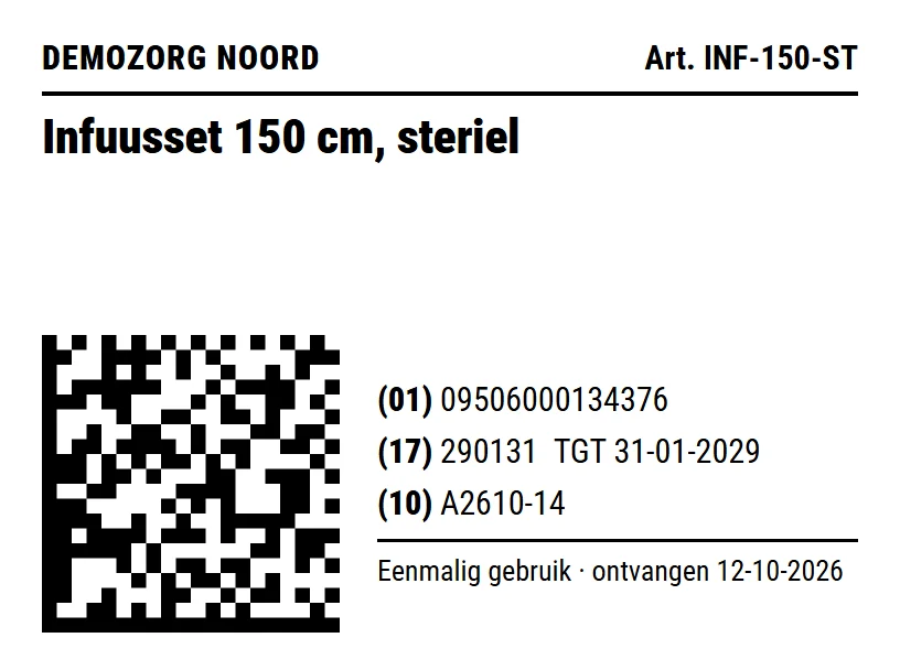 Label van een infuusset met een GS1 DataMatrix en de leesbare regels (01) GTIN 09506000134376, (17) te gebruiken tot 31-01-2029 en (10) lot A2610-14